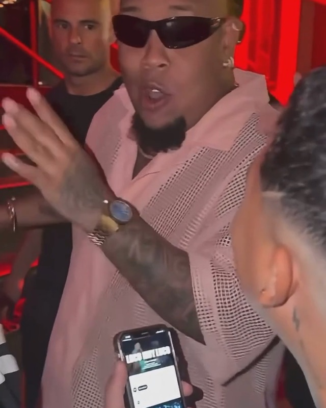 Bulin 47 AI clip: the freestyler raps straight at the camera with an open hand raised